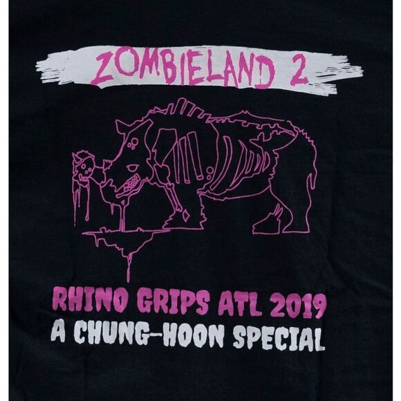 Zombieland 2 Film Crew Rhino Grips Chung Hoon Graphic Print Black T-Shirt Size L - Picture 7 of 7